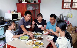 Ngồi trước mâm con gia đình, tôi thường dạy con cháu 5 điều đã được đúc rút sau 60 năm cuộc đời