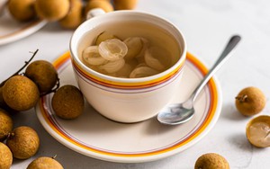 Loại 'cây làm giàu' bao phủ cả một xã ở Phú Thọ: Quả được săn lùng từ sớm, ‘cháy hàng’ liên tục