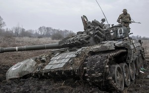 Đập Irpin nổ tung, xe tăng Moscow lún bùn: NATO nối gót Ukraine, giăng bẫy tử thần dọc biên giới Nga