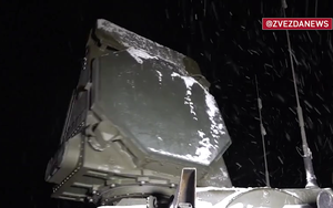 Video hé lộ khoảnh khắc loạt drone bị bắn hạ khi áp sát nơi ở ông Putin