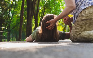 Bị đột quỵ và liệt nửa người vĩnh viễn, người phụ nữ hối hận vì đã bỏ qua 1 dấu hiệu kéo dài trong 3 ngày