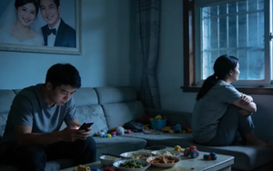 Con vừa tròn 1 tuổi, vợ chồng tôi từ người yêu thương nhau trở thành kẻ thù