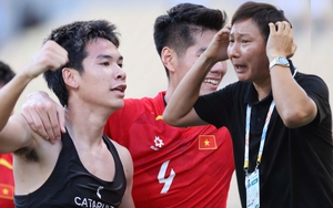 Tỉ mỉ như HLV Kim Sang-sik: Đưa tiền đạo vào sân nhưng dặn dò như hậu vệ, nghe xong ai cũng phải gật gù