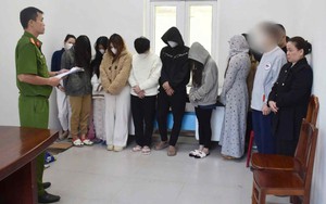 Khám xét khẩn cấp ở 2 khách sạn, tạm giữ bà chủ Ngô Thị Dúp và 39 đối tượng