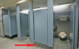 Lý do vì sao dưới cửa nhà vệ sinh công cộng luôn có 1 khe hở: Quan trọng hơn nhiều người nghĩ