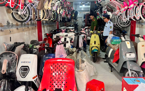 Đột xuất kiểm tra các hộ kinh doanh xe điện: Phát hiện nhiều vi phạm, thu phạt hàng chục triệu đồng