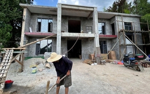 Chi 800 triệu xây nhà cho bố mẹ nghèo ở quê, 3 năm sau, người con chết lặng phát hiện ra sự thật về khối tài sản giấu kín