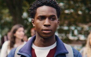 Xem phim Sex Education, tôi lặng người nhìn lại những vết sẹo trên tay con: Thì ra sự vô tâm của tôi còn sắc lẹm hơn dao!