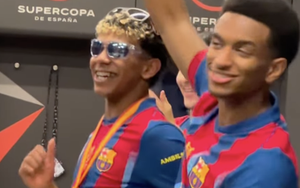 Lamine Yamal hoá "cơ trưởng" quẩy cực sung sau khi Barcelona đánh bại Real Madrid giành Siêu cúp