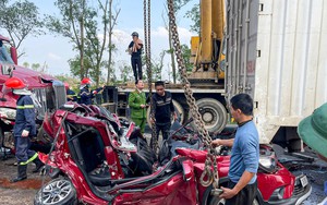 Hà Tĩnh: Xe con mắc kẹt dưới gầm xe tải sau tai nạn liên hoàn, 3 người bị thương