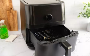 Bất cứ ai dùng nồi chiên không dầu nên biết: Đây là cách vệ sinh nồi dễ nhất!