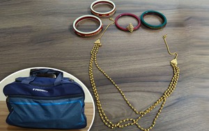 Phát hiện chiếc túi chứa 45 lượng vàng, nữ lao công đem nộp cho cảnh sát