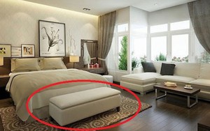 Lý do vì sao cuối giường ở khách sạn thường có thêm 1 chiếc ghế thế này: Không giống như nhiều người nghĩ