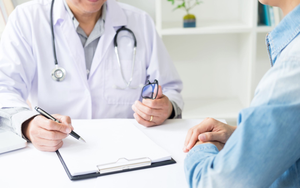 Đi khám, người đàn ông 35 tuổi bàng hoàng phát hiện ung thư "lạc" trong ổ bụng