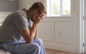 "Mãn kinh" ở nam giới: 1 dấu hiệu xuất hiện sau khi ăn tối là cảnh báo đỏ