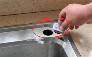 Hơn 90% người dùng không biết hết công dụng thực sự của chiếc lỗ nhỏ bên cạnh bồn rửa bát