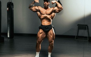 Chưa thấy "quái vật thể hình" nào sở hữu visual điển trai, body đẹp đến thế