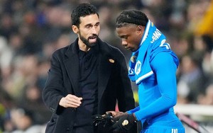 HLV Arbeloa ra mắt Real Madrid bằng thất bại trước đội bóng hạng 2