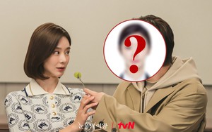 Chưa thấy ai khổ như mỹ nhân này: Bị tòa án triệu tập chỉ vì... 1 bức ảnh!