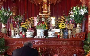 Thời điểm vàng để bao sái bàn thờ, tỉa chân hương