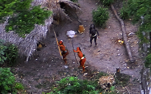 Lần đầu công bố ảnh của bộ lạc bí ẩn nhất thế giới, chuyên gia nói vẫn còn khoảng 200 cộng đồng tương tự