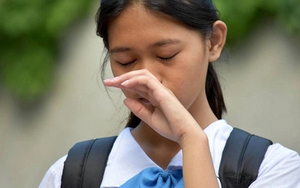 Tài khoản của nữ sinh tháng nào cũng nhận tiền từ một người đàn ông lạ: 4 năm sau sự thật mẹ cô "lặng người" bật khóc