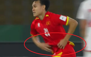 "Người hùng" U23 Việt Nam Minh Phúc suýt hoá "tội đồ", 1 giây tỉnh táo thoát án treo giò