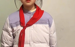 Cả đám người can ngăn 1 bà mẹ không nên đánh con, tưởng họ văn minh, ai ngờ nguyên do thực sự khiến ai nghe cũng phẫn nộ!