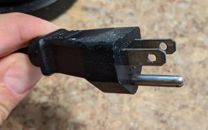 Hơn 90% người dùng không biết công dụng của chiếc chân thứ 3 trên phích cắm điện