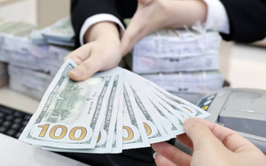 Người dân lưu ý đổi USD đúng chỗ để tránh bị phạt nặng theo quy định mới