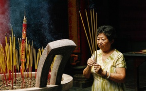 Thắp hương bị gãy nén: Có phải điềm gở? Có cần khấn để "xí xóa" lỗi lầm?