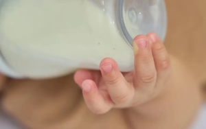 Singapore thu hồi sữa công thức NAN và Dulac do phát hiện độc tố