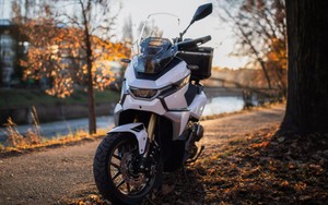 Không phải Honda hay Yamaha, xe tay ga này gây "sốt" vì nhẹ hơn đối thủ gần 40 kg