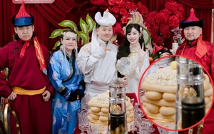 Đám hỏi dâu Việt - rể Mông Cổ hot nhất MXH lúc này, nhà trai gây chú ý với tháp bánh lạ trên bàn lễ