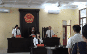 Lén quay clip nhạy cảm của người tình rồi tống tiền