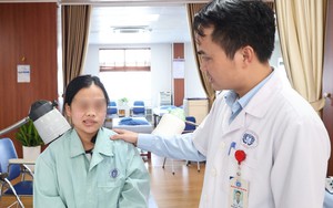 Đột ngột méo mồm, liệt mặt sau giấc ngủ