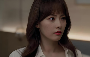 Tôi rời nhà từ 5 giờ sáng, về lúc gần 12 giờ đêm, cho đến một ngày bắt gặp chồng ngồi chờ với chiếc valy đỏ bên cạnh