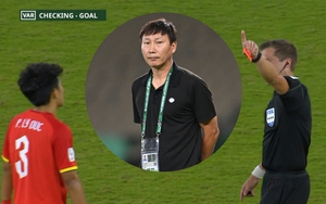 Trung vệ U23 Việt Nam dính thẻ đỏ lần đầu lên tiếng: "Em xin cúi đầu xin lỗi…"