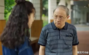 Bố chồng có tiền tỷ vẫn không giúp con trai, con dâu đến hỏi cho ra lẽ: Vừa bước vào nhà đã chết lặng