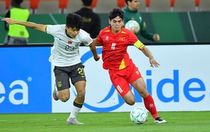 Diễn biến U23 Việt Nam vs U23 Trung Quốc: HLV Kim Sang-sik đưa Đình Bắc vào sân