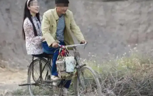 Đón chị dâu về nhà, đi ngang cánh đồng, chị bỗng nói: "Hương hỏa nhà này… chỉ còn trông cậy vào em"