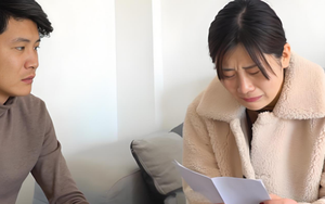 Trong bữa cơm có đủ mặt các con, bố chồng thông báo một chuyện khiến vợ chồng tôi lập tức cãi nhau