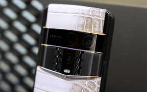 Vertu Agent Q da cá sấu bạch tạng giá hơn 1 tỷ đồng tại Việt Nam