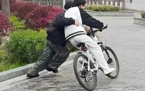 Nam sinh kiếm bộn tiền bằng nghề dạy người lớn đi xe đạp, mỗi khóa 4 tiếng trị giá 2,8 triệu/người