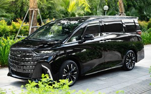 Giá xe Toyota hybrid giảm mạnh ở Việt Nam: Yaris Cross rẻ hơn, Alphard giảm sâu