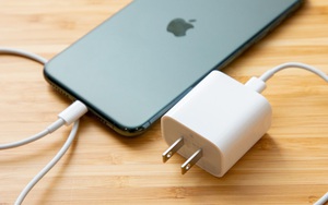 Hơn 90% người dùng có thói quen dễ gây hỏa hoạn khi sạc iPhone