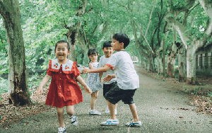 Hiệu trưởng Harvard nói thẳng: Đưa con đến 5 nơi này, lớn lên con sẽ cảm ơn bạn