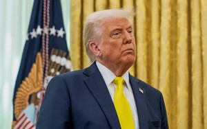 Ông Trump nói 'vết bầm mới trên tay là do dùng thuốc aspirin'