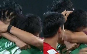 Thấy Đình Bắc chạy tới ôm và dụi đầu vào vai thủ môn Cao Văn Bình, tôi lại rơi nước mắt theo