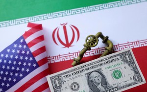 'Ngồi' trên 145 tỷ thùng dầu, quốc gia láng giềng Iran bị Mỹ kiểm soát nguồn thu từ dầu mỏ suốt hơn 20 năm qua, trên 80 tỷ USD dự trữ quốc gia đang nằm tại Fed